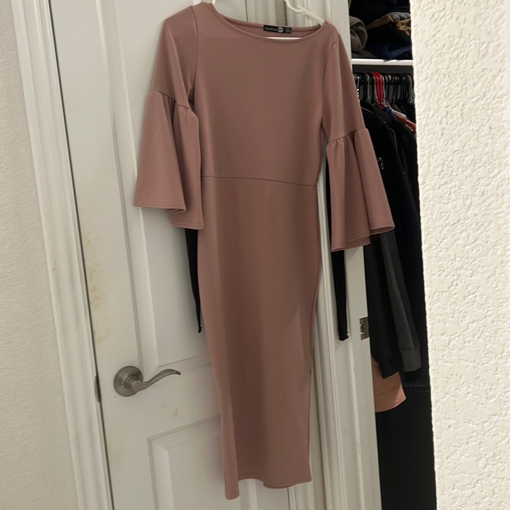 Boohoo fitted midi dress. Mauve in color